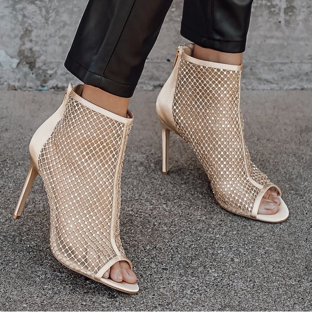 Jewel Badgley Mischka ankle booties w/ rhinestones crystals size 6 beige nude ✨